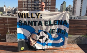 De Santa Elena al mundo: Willy posó con la bandera que lo alentará en Rusia