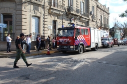 Sarubi entregó el nuevo camión autobomba a Bomberos Voluntarios: 