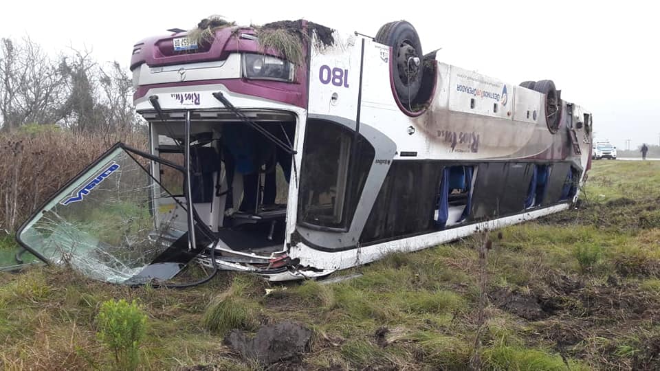 COLECTIVO RIOS TUR SCHNITMAN 2