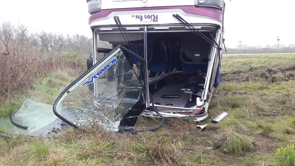 COLECTIVO RIOS TUR SCHNITMAN 3