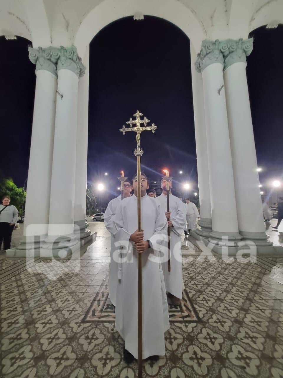 Cruza misa exequial.jpg