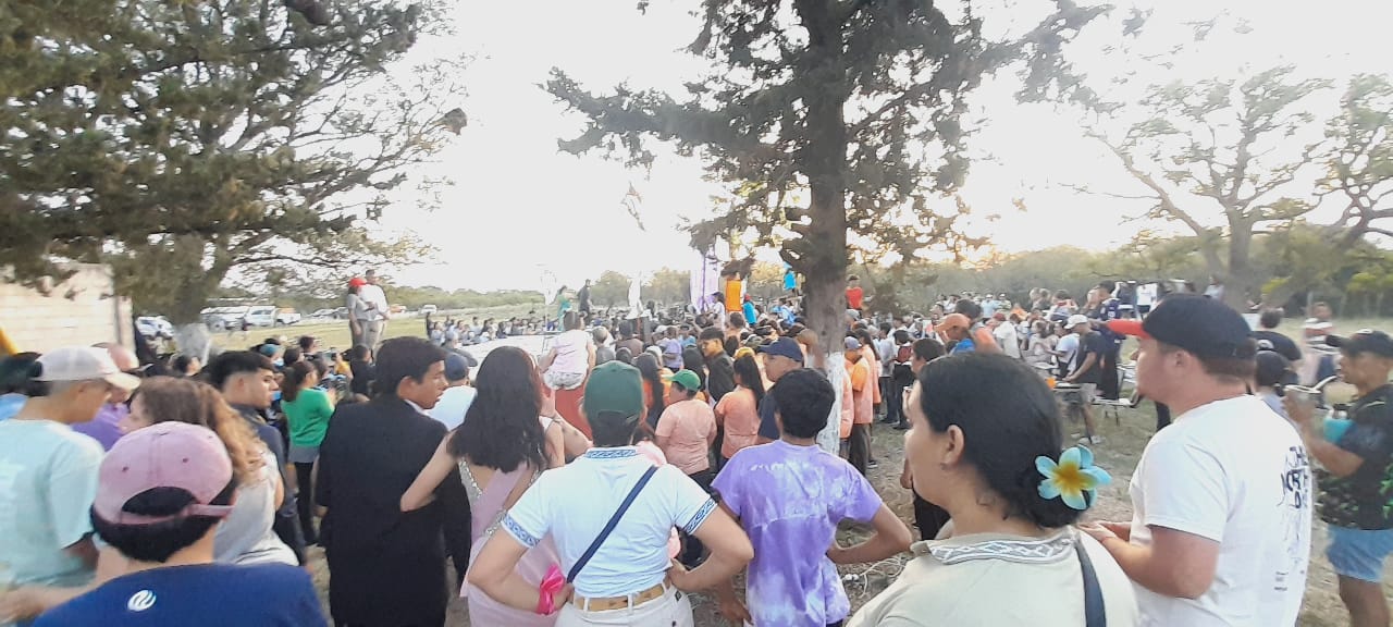 Multitud gente escuelas rurales
