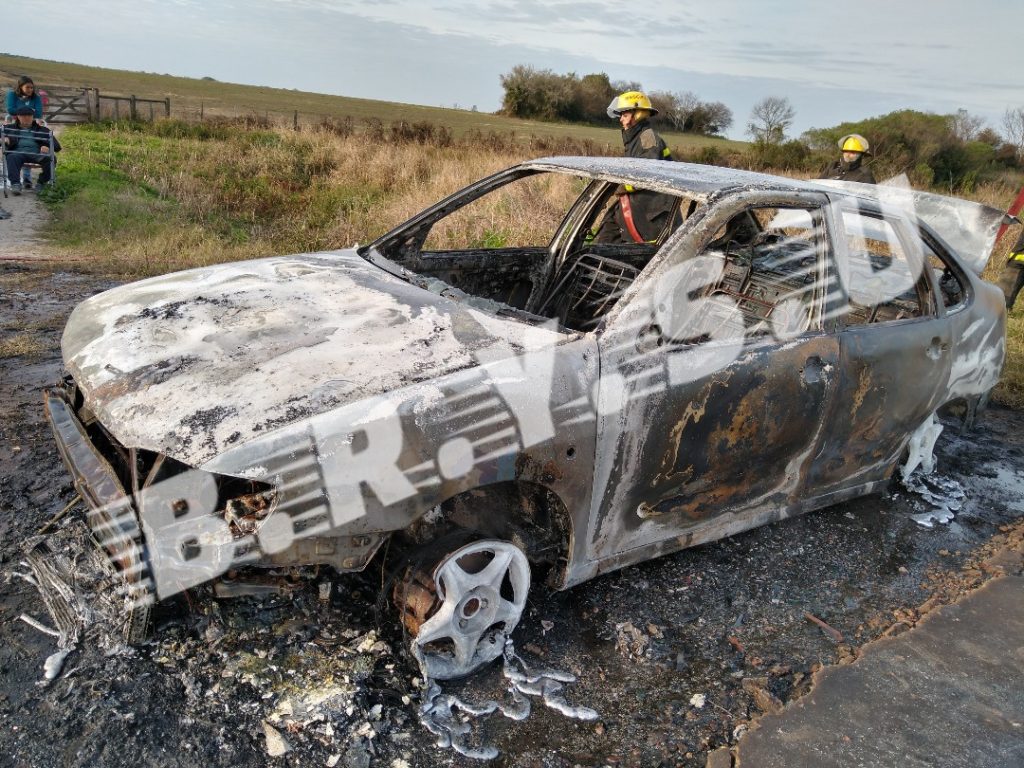 auto incendiado 2