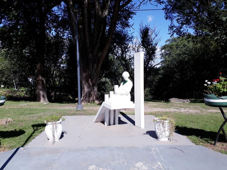 busto de la madre santa elena