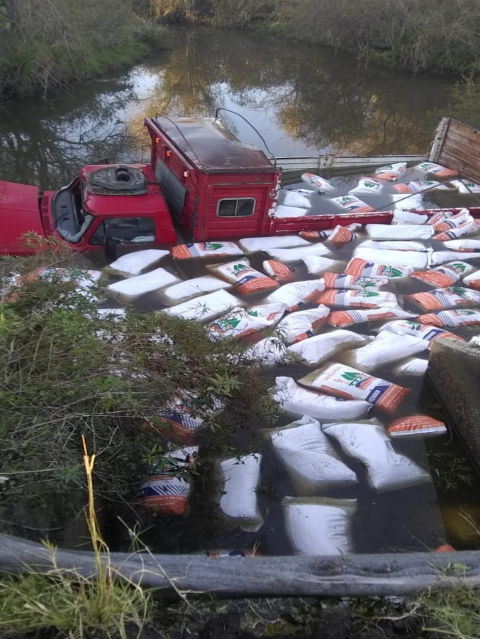 camión cayó arroyo 2021 2