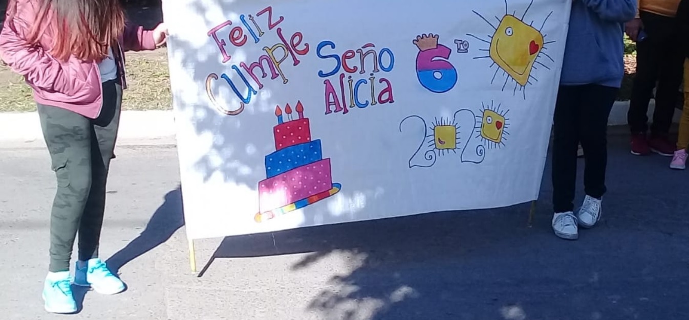 cartel cumpleaños docente santa elena