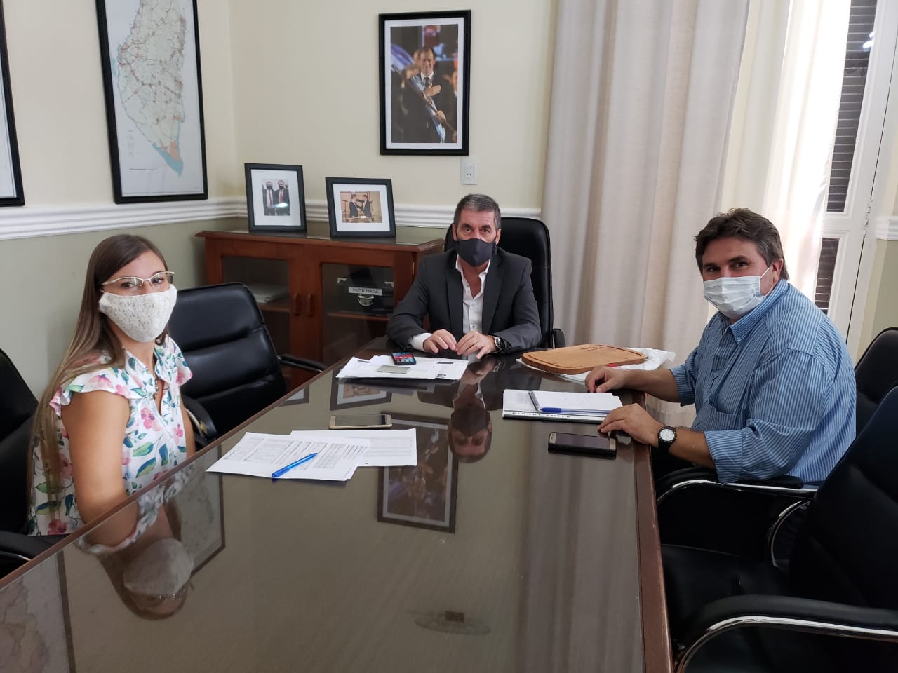 Gillig junto al ministro Ballay. Crédito Prensa Municipio de Bovril.