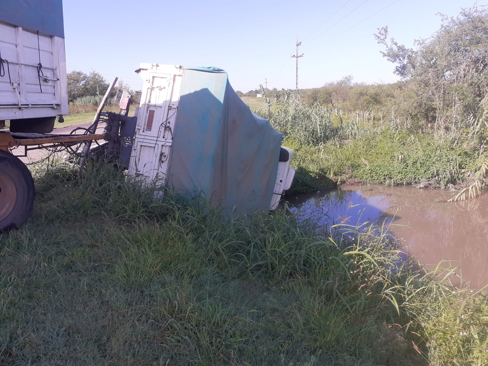 impactantes imágenes camión caído puente bovril 3.jpg