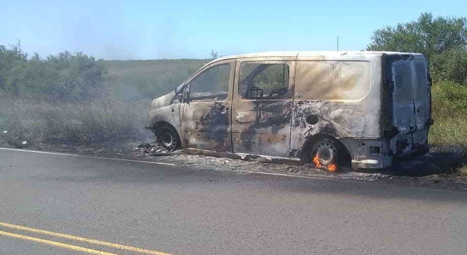 incendio auto ruta 12 ru0