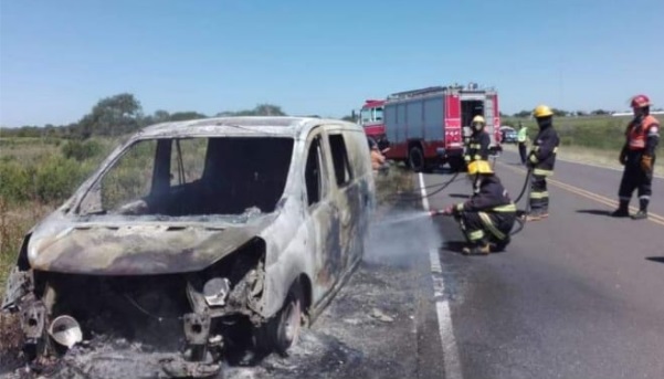 incendio auto ruta 12 ru4