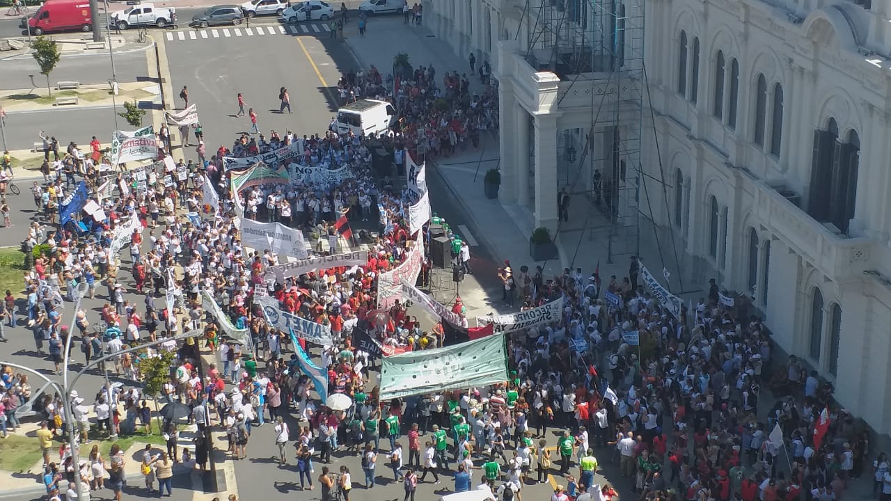 marcha casa de gobierno docentes agmer