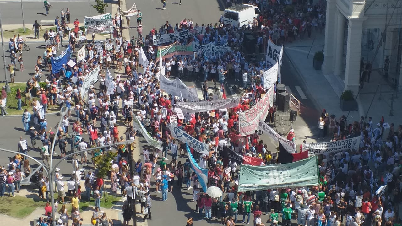 marcha casa de gobierno docentes agmer 2