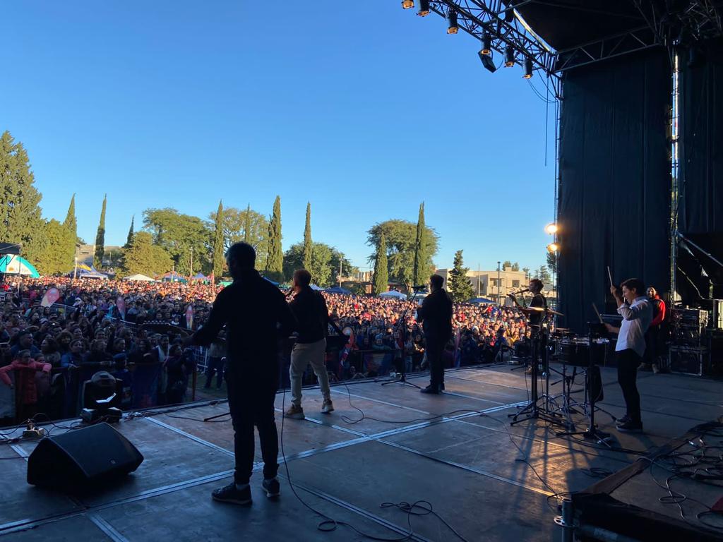 multitudinario aniversario la paz 22.jpg