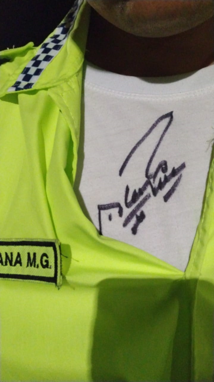 remera firmada kun
