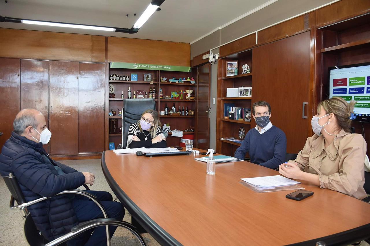 rossi paira y funcionarios de desarrollo