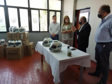 La ministra Romero entregó equipos para la seguridad en Santa Elena