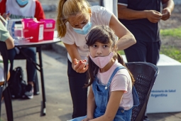 Covid: en junio inicia la vacunación de refuerzo para niñas y niños de 5 a 11 años