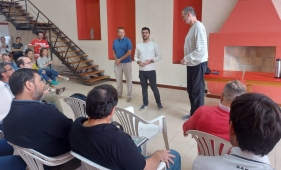 El exbasquetbolista Sebastián Uranga brindó una charla sobre política deportiva en La Paz